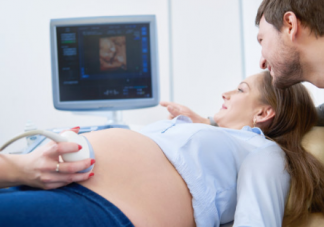 胎儿的体重大小是什么决定的 孕妇在孕期如何保证胎儿营养
