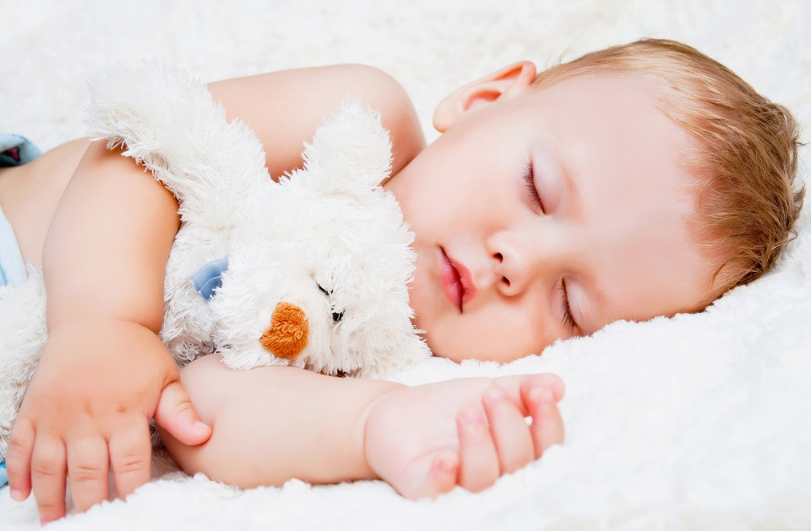 宝宝新生儿睡着放下又醒了怎么办好 如何应对孩子睡着放下又醒了情况