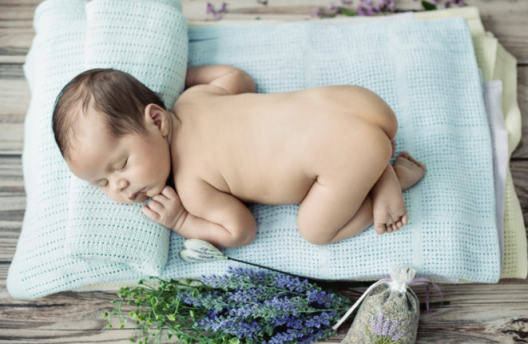 宝宝睡前按摩手法教程 睡前按摩助睡眠长得高