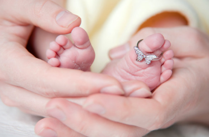 如何给宝宝正确剪指甲 给宝宝剪指甲要注意什么