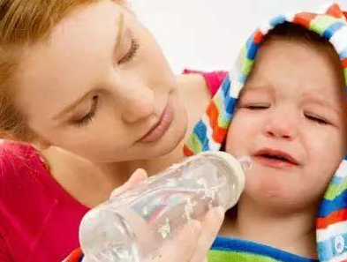 孩子发烧喝什么水好 孩子发烧可以喝哪些水