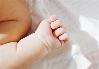 为什么宝宝会有黄疸的症状 孩子黄疸什么时候可以咨询医生
