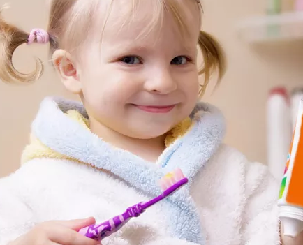 宝宝第一支牙膏怎么选 怎么给宝宝选择牙膏