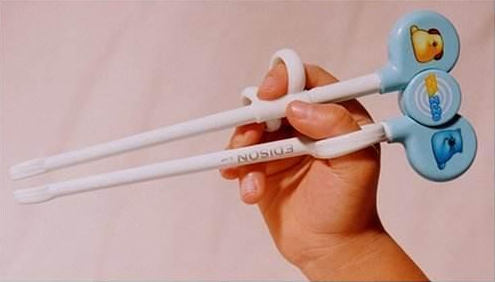 宝宝学习使用筷子需要注意哪方面的事情 宝宝学使用筷子注意事项