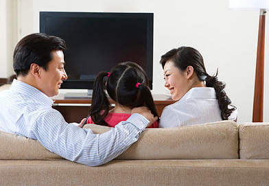 小孩爱看电视怎么办 孩子长时间看电视的危害
