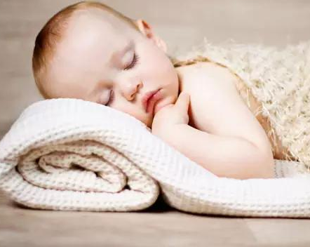 宝宝手心有汗是代表热吗  宝宝睡着就满头大汗是怎么回事呢