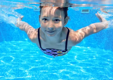 儿童游泳要注意什么 儿童游泳有什么好处