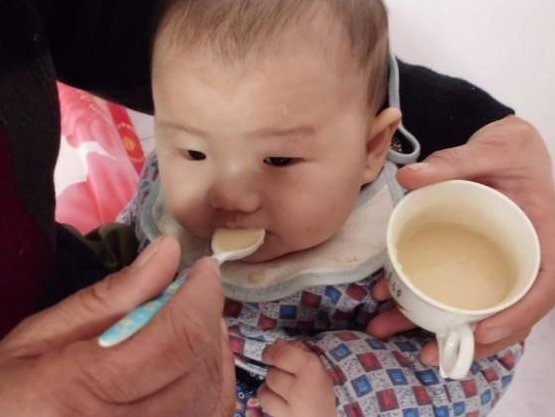 宝宝第一口辅食为什么要吃米粉 婴儿米粉要吃多久
