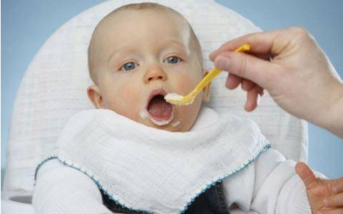 宝宝第一口辅食为什么要吃米粉 婴儿米粉要吃多久