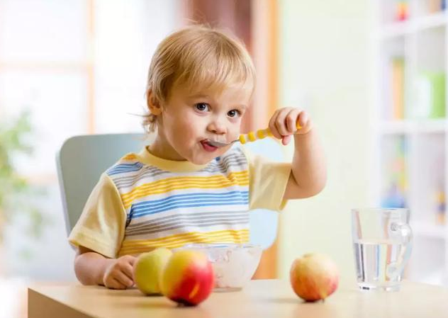 常吃哪些食物会影响孩子脑部发育 影响孩子脑部发育的食物介绍