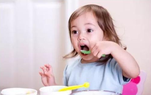 常吃哪些食物会影响孩子脑部发育 影响孩子脑部发育的食物介绍