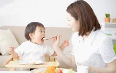 宝宝辅食添加太早有什么影响 宝宝辅食添加太早的危害
