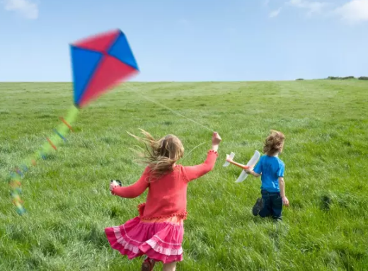 带孩子放风筝有哪些好处 孩子放风筝的好处介绍