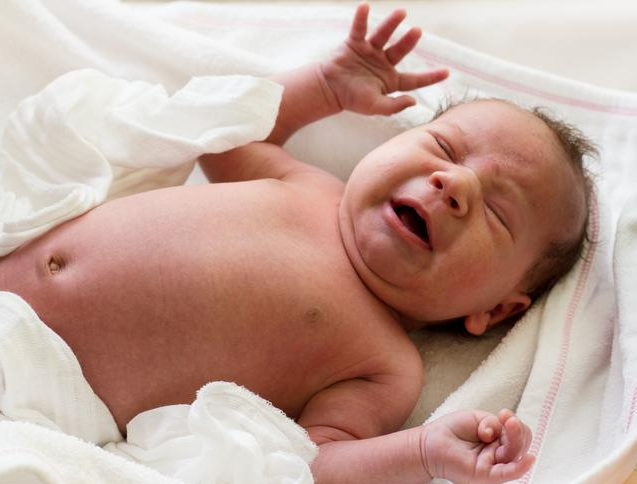 怎么判断宝宝是不是肠绞痛 缓解婴儿肠绞痛的方法