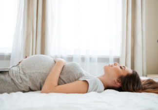 孕期孕妇翻动身子会压到宝宝吗 孕妇应保存怎样的睡姿