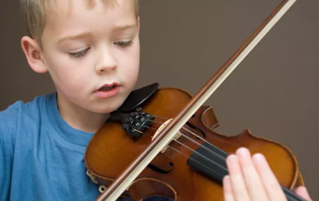 女孩男孩学小提琴年龄不一样 孩子学小提琴的最佳年龄