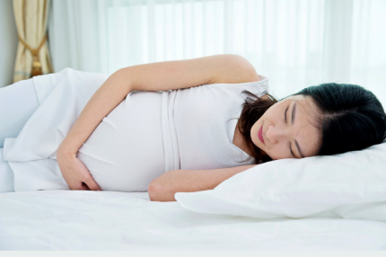 孕期仰卧会造成兔唇和足内翻吗 孕期仰卧对孕妇有什么影响
