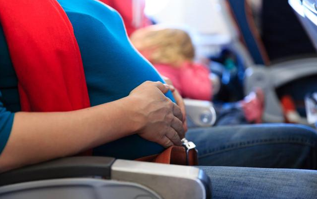怀孕4个月可以坐飞机吗 孕妇什么时候坐飞机比较安全