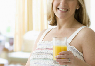 孕妇多喝水能帮助产奶吗 孕妇喝多少水合适