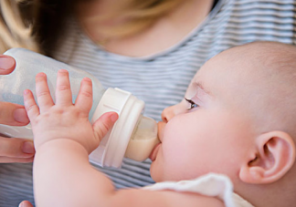 宝宝免疫力低喝什么奶粉好 什么牌子奶粉乳铁蛋白含量高