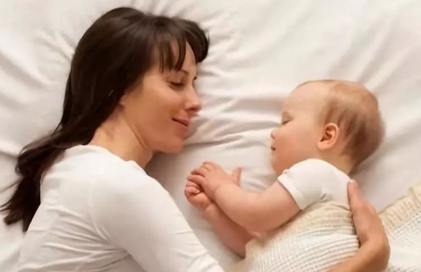 宝宝睡反觉怎么才能正过来 宝宝睡反觉时间怎么调整2019