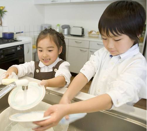 怎么让孩子养成做家务的好习惯 孩子做家务的意义